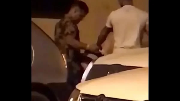 EU Comendo a novinha atrás do carro