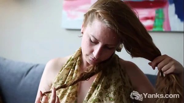 Yanks Nichole’s Closed Leg Orgasm