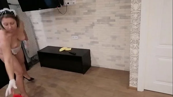 Mature nude maid does cleaning