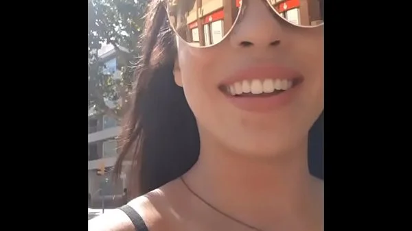 Novinha safada gozando no meio do parque público em Barcelona !