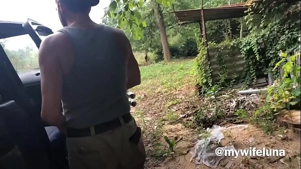 The gardener can't resist the provocations of the slut who wants to be sodomized