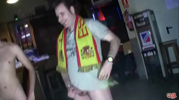 Cualquiera puede venir a correrse en las enormes tetas a Shione