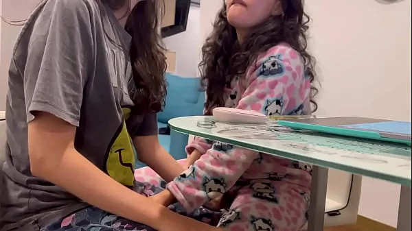 Me tocó la vagina mi amiga en casa de sus padres