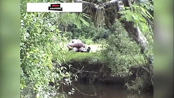 Casal da zona rural é flagrado fazendo sexo no mato