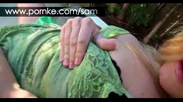 Adorable chick Samantha Gauge enjoys her first time on sky diving