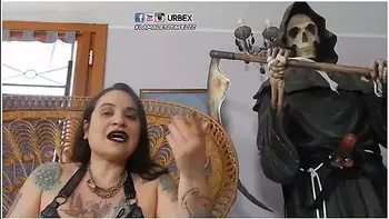 Urbex Novela - Mostro Il Mio Culo Sodo Agli Haters