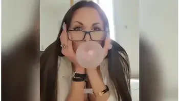 Bubblegum Fetish Chewing-gum With A Secretary