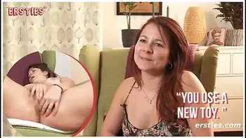 Hot Amateur Babe Puts Things In Her Tight Butt