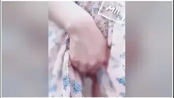 [outdoor Masturbation] A Perverted Japanese Who Secretly Exposes Pussy In A Residential Area And Is