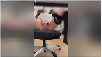 休憩中にhな動画見てムラムラする看護師のオtニーモサイク薄め