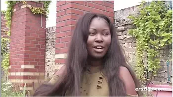 Leidenschaftliche Single-frau Sharon Masturbiert Im Bett