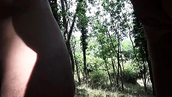 Amateur Italian MILF Threesome Outdoor Blowjob in Park