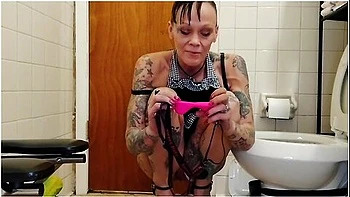 Dildo And Fuck Me Hills