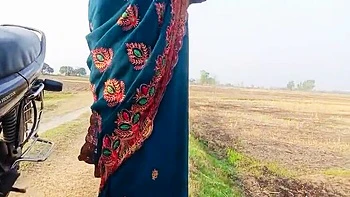 Desi Bhabhi RadhaDevi Pissing in Field Outdoor Hindi Webcam Masturbation