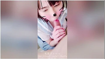 水色セーラーワンヒ02臨海学校に来ていた女の子を時間をかけて口説き落としてフェラから処女まんこに挿入