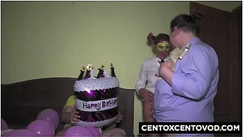 Alex E La Regalano Due Maiale Per I 50 Anni Di Un Abbonato