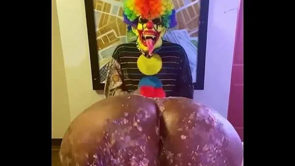 Victoria Cakes give Gibby The Clown a great birthday present