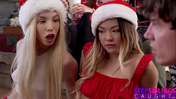 Step Sisters BFF Are you going to play with your present? S15:E8