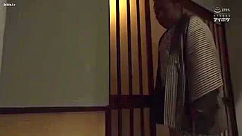 08328,A beautiful woman who feels