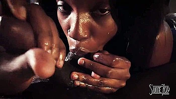 African Babe Loves To Suck