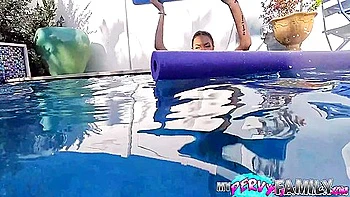 Skinny Dippin With Bratyy Stepsister - Jc Wilds