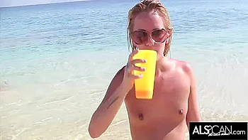 Six Horny Lesbians Go At It On A Public Beach