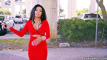 Aaliyah Hadid In The Walk Of Shame