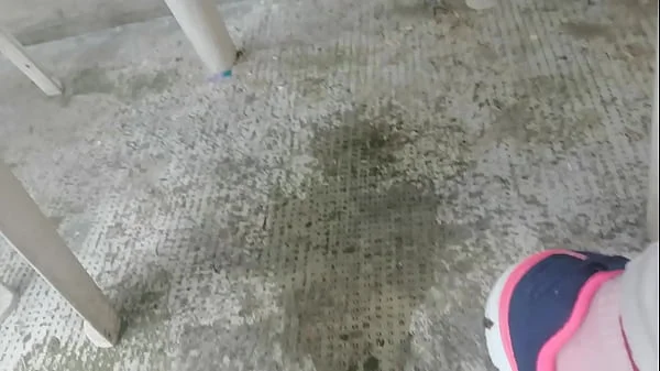 Nicoletta bathes all her yogapants in a public park do you want to see?