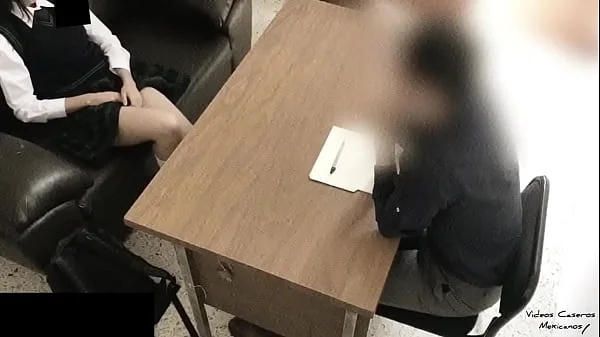 PROFESOR de Matemáticas se COGE a su ALUMNA en su OFICINA, Ella le Pide Ayuda, le Ofrece el Culo para Obtener Mejores CALIFICACIONES y le CHUPA la VERGA para Convencerlo !! Estudiantes Mexicanas! / Math Teacher Fucking Latina !