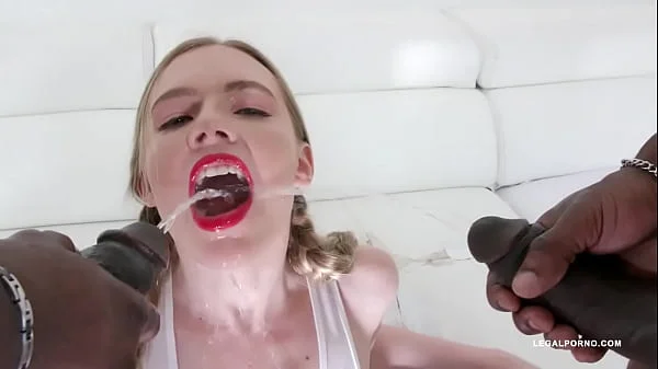 Rebel Rhyder comes to play wet games IV473