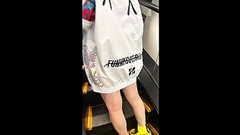 0000888 亀頭舐め 口内射精 美女などが含まれている