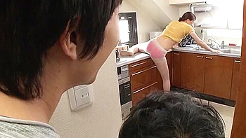 01E3122-A mature woman who was given an aphrodisiac has an affair with a young dick