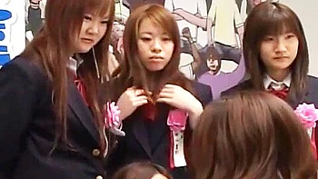 Crazy Japanese Game Show Riri Kouda Gives Blowjob Instructions While schoolgirls 18+ Watch