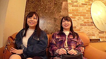 女子大生2人をラブホで脱がダブル巨乳の美女二人とハーレム逆3P