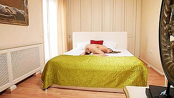 Hot Chick Masturbates In Bed With Cayenne Klein