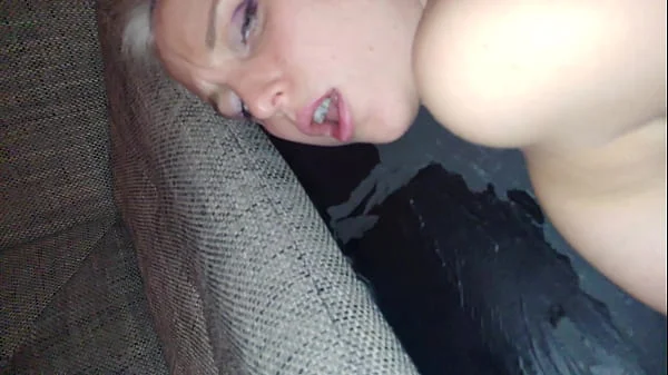 Una Strafiga Italiana ha voglia di farsi sfondare il culo