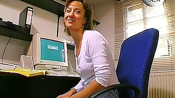 Sachbearbeiterin Muss Wieder Ueberstunden Machen