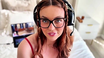 Gamer Girl - Fucks Her Stepsisters Boyfriend!