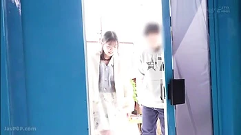 251130男女でツイスターゲームをプレイg2