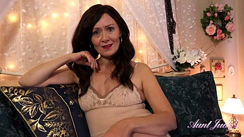 Seducing Auntie Kitty