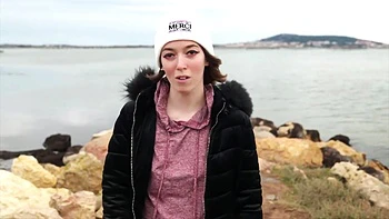 Rose is blowing out two big candles for her 20th birthday! - Jacquie et Michel TV