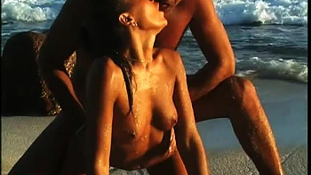 Melanie Has Hardcore Oral and Anal Sex on the Beach with Her Man - Private Porn Sex Videos