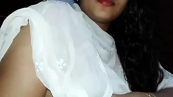 Hot Mallu Housewife Divya Natural Boobs - DesiPapa