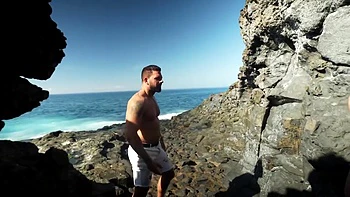 The croupier treats her customers - Jacquie et Michel TV