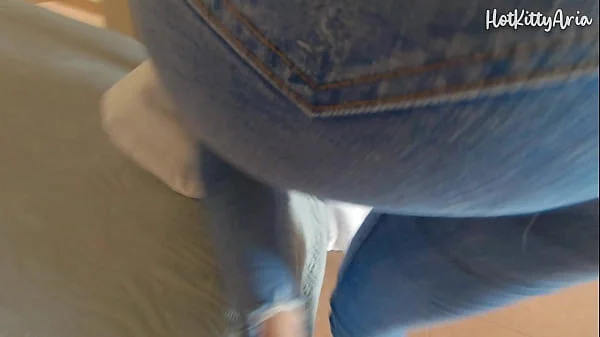 Hermana Rubia tetona adora montar una gran polla hasta que consigue un creampie - porno amateur HotKittyAria