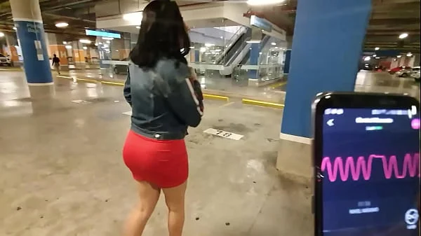 Martinasmith squirting at the Mall parking lot