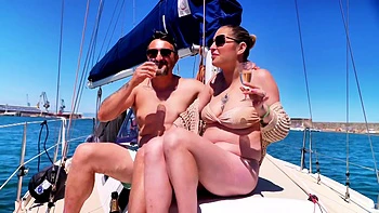 Miss Alice Wild tames the pack... - Jacquie et Michel TV