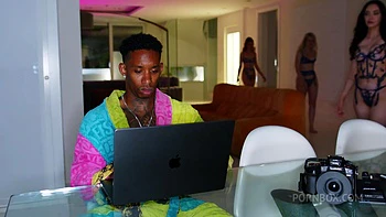 MI mujer y sus amigas se compran nueva lenceria para que deje