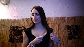 A very enterprising dancer - Jacquie et Michel TV