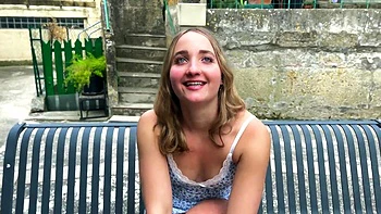 Sya, 33 years old, beautician in Besançon! - Jacquie et Michel TV